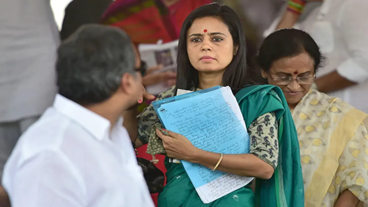Lok Sabha panel summons TMC MP Mahua Moitra on October 31 for cash for query allegation , ঘুষের বদলে প্রশ্ন কাণ্ডে ৩১ অক্টোবর তৃণমূল সাংসদ মহুয়া মৈত্রকে তলব করল এথিক্স কমিটি