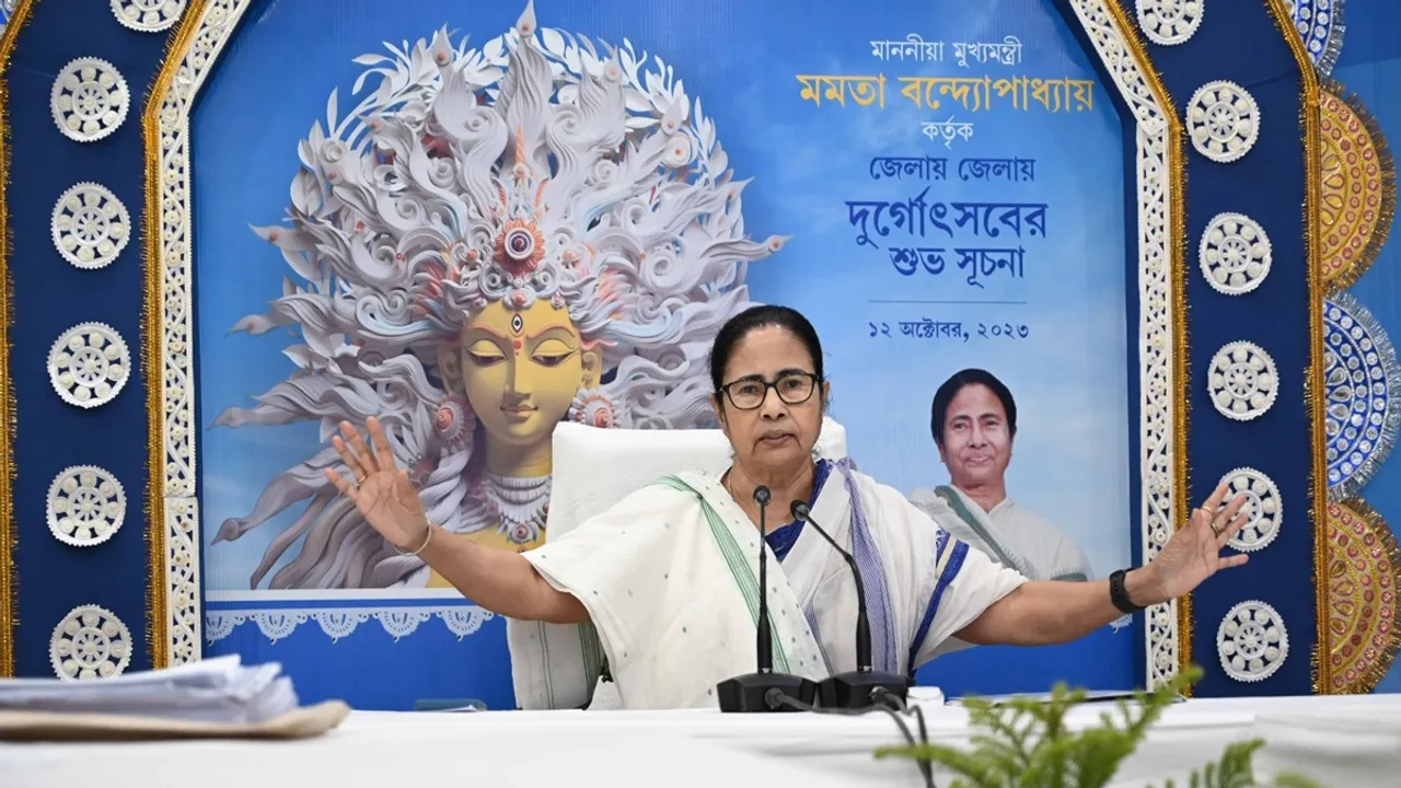 How is her leg injury Mamata Banerjee herself said by inaugurating durga puja pandal virtually , পায়ের চোটের কী অবস্থা ভার্চুয়ালভাবে পুজো মণ্ডপ উদ্বোধন করে জানালেন স্বয়ং মমতা ব্যানার্জী