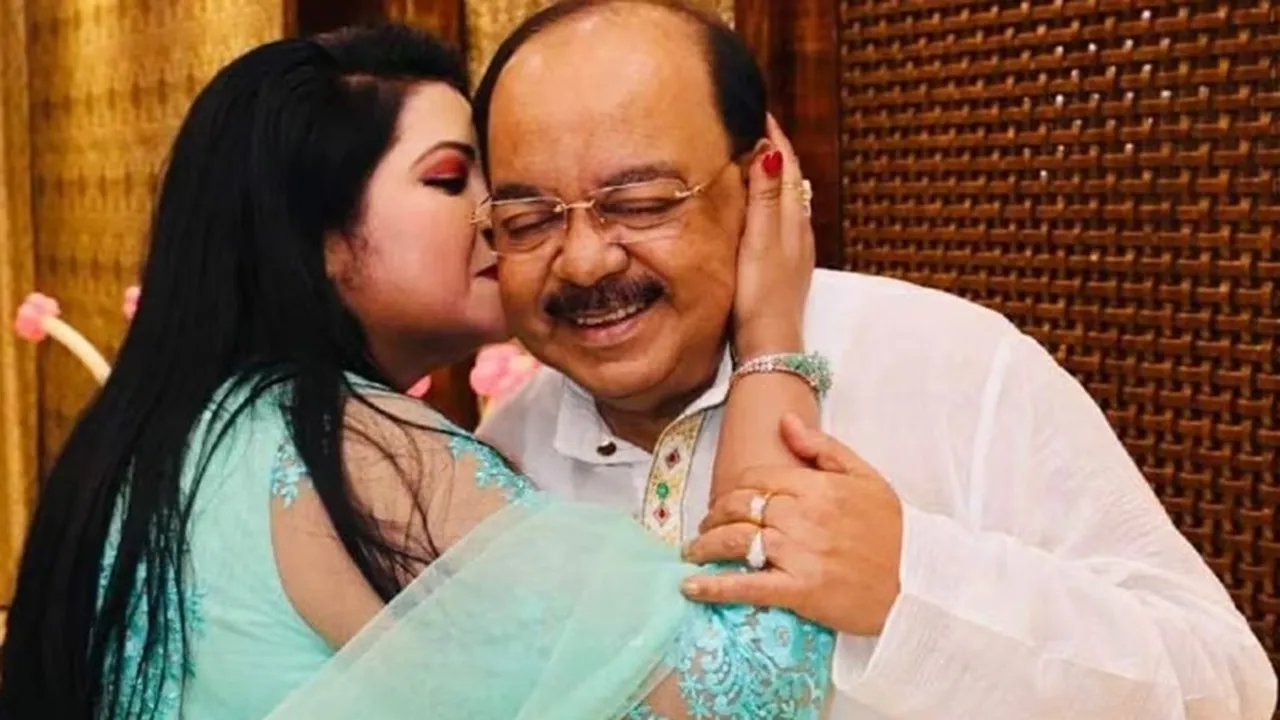 baisakhi banerjee also had faith in astrologers solution to get close to sovan chatterjee , শোভন চ্যাটার্জীকে কাছে পেতে জ্যোতিষির সমাধানেও আস্থা ছিল বৈশাখী ব্যানার্জীর