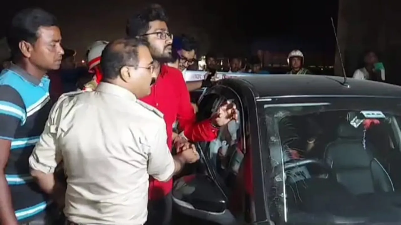 huge amount of money was found from a car during Naka checking in Burdwan