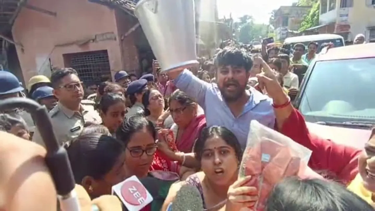 Police prevented the CPM delegation from entering Doluakhaki village in Jaynagar