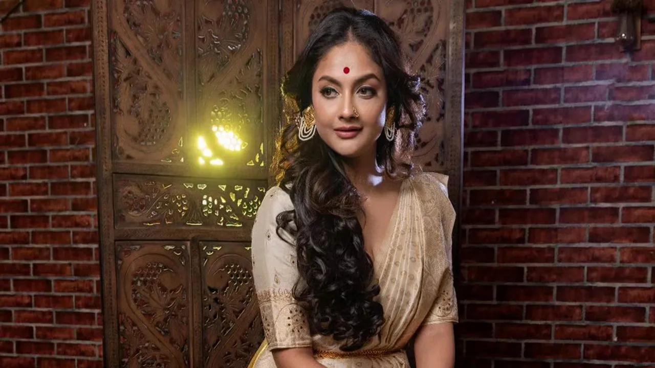 TV actress sairity Banerjee said I've my dupatta on head