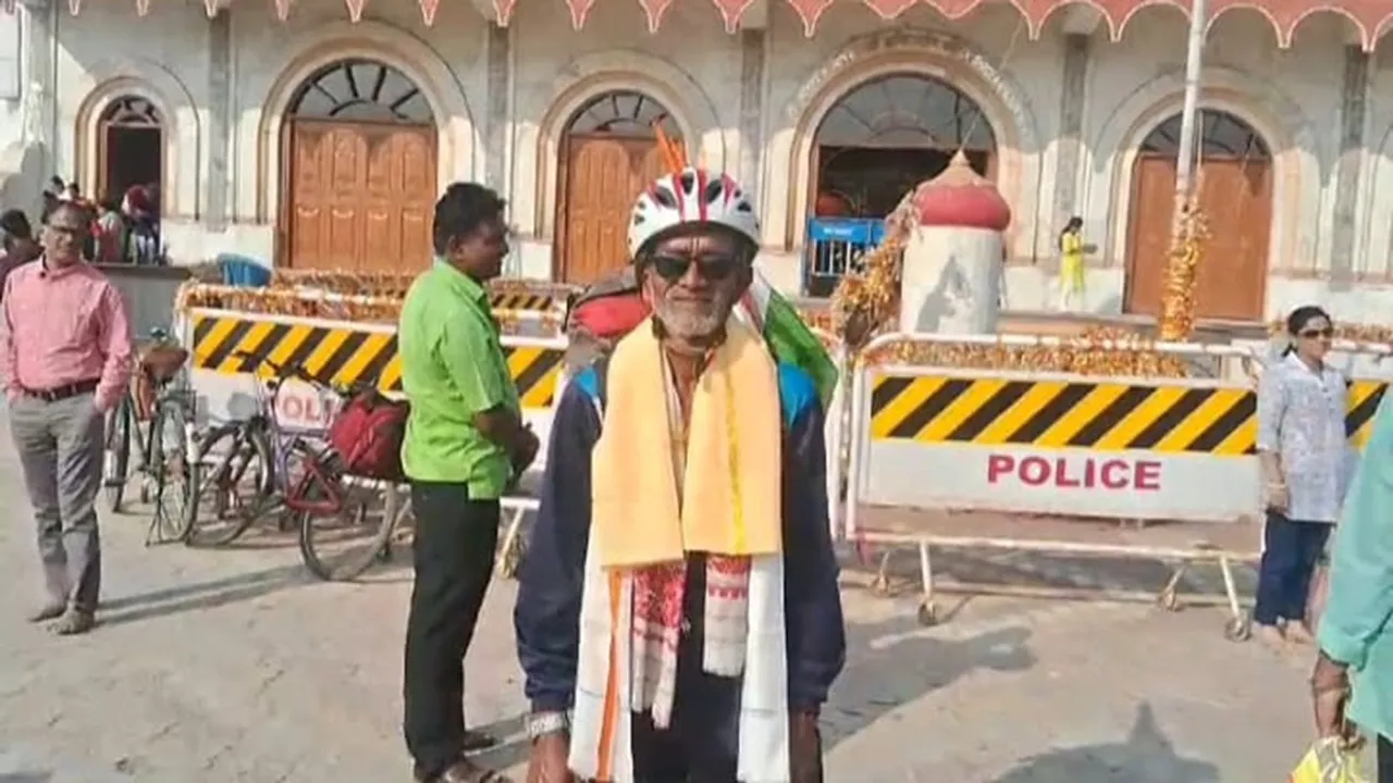 Sanjit Das reached Gangasagar from Darjeeling by walking upside down