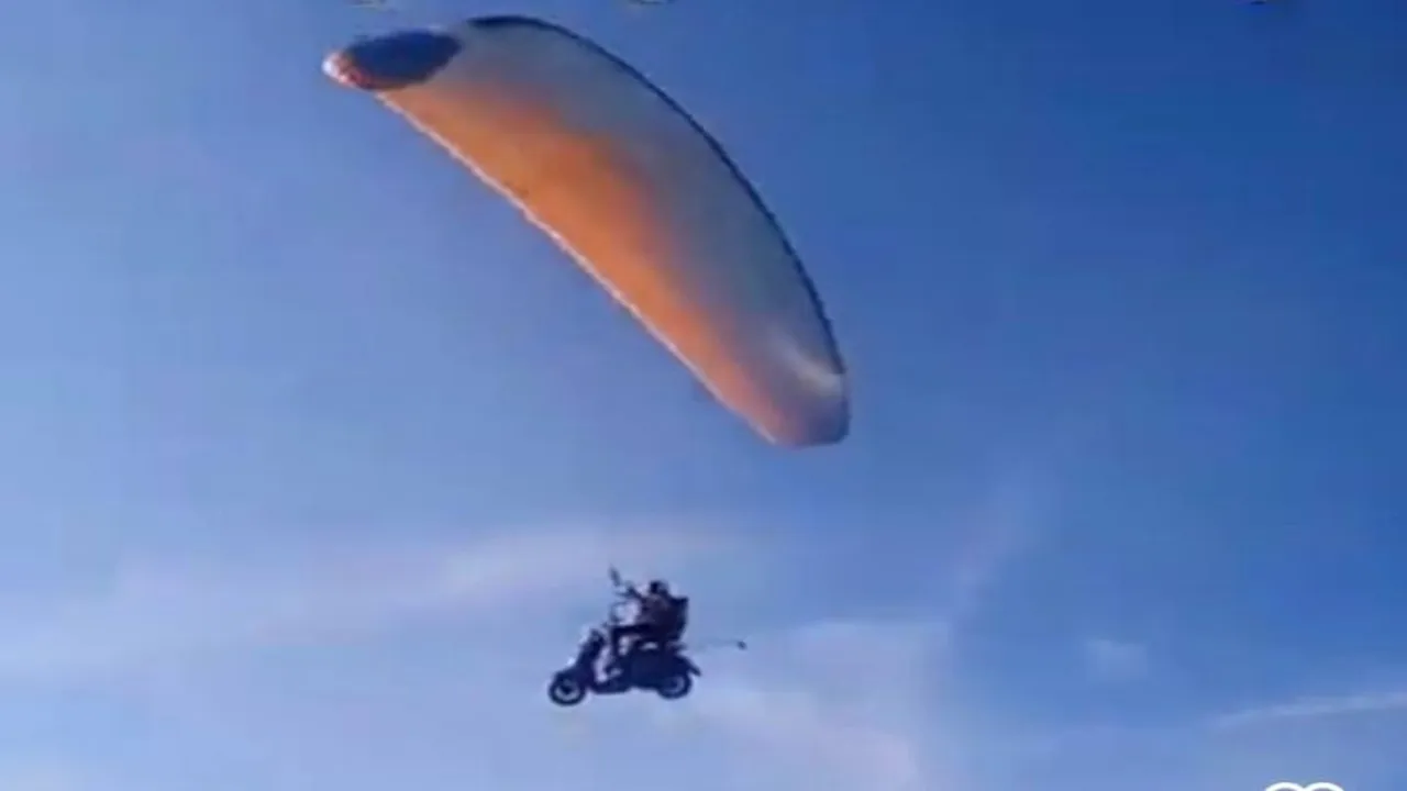 Paragliding,trending,VIral Video, viral video, viral news, paraglider, paraglider with scooter, man flis in air, paragliding in scooty,