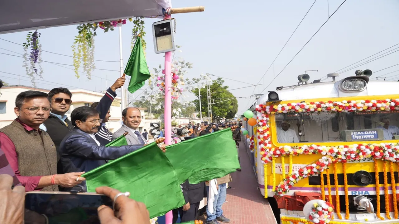 First Class EMU coaches in Matribhumi Local on Ranaghat Sealdah route, শিয়ালদহ রানাঘাট রুটে মাতৃভূমি লোকাল ট্রেনে ফার্স্ট ক্লাস কোচ