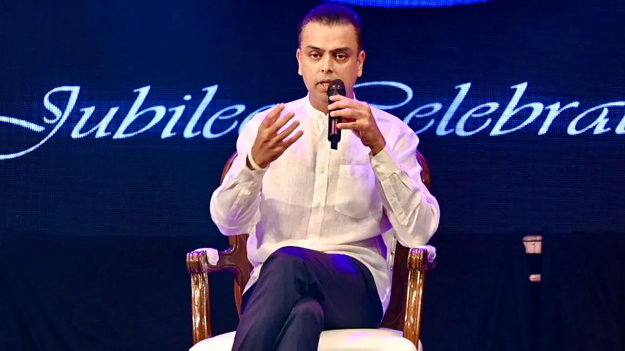 Milind Deora quits congress
