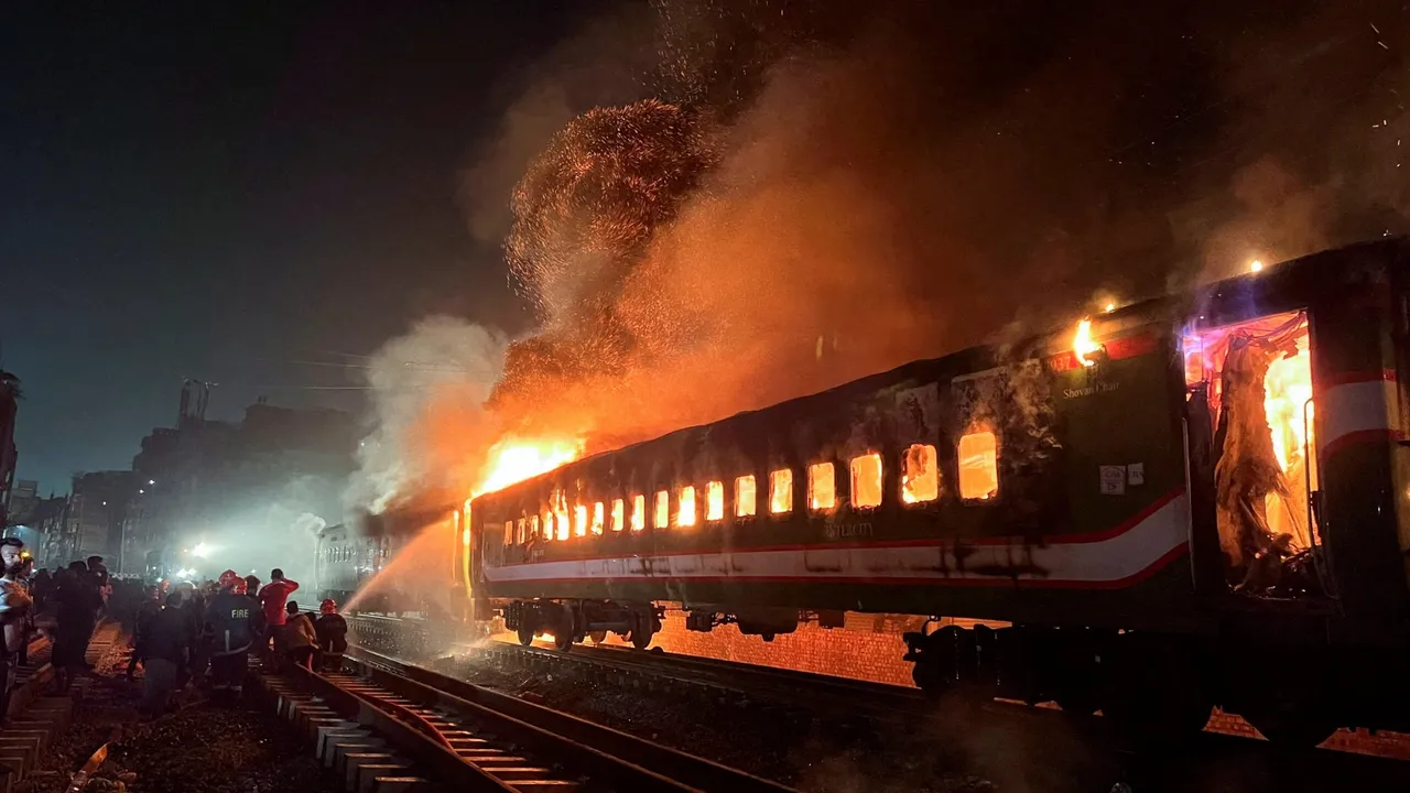 bangladesh train fire
