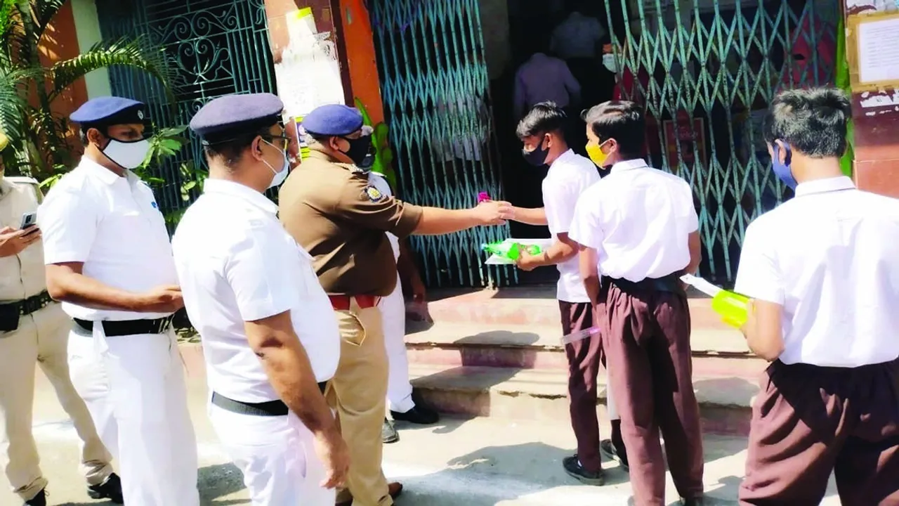 police can not check Madhyamik HS examinees bag and pockets order by chief secretary bengal , মাধ্যমিক উচ্চ মাধ্যমিক পরীক্ষার্থীদের ব্যাগ পকেট তল্লাশি করতে পারবে না পুলিশ নির্দেশ মুখ্যসচিবের