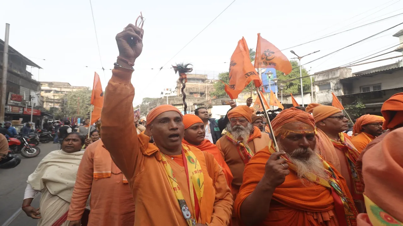 BJP VHP protests on assault on Monks in purulia, পুরুলিয়ায় সাধু নিগ্রহের প্রতিবাদে কলকাতায় বিশ্ব হিন্দু পরিষদের প্রতিবাদ মিছিল