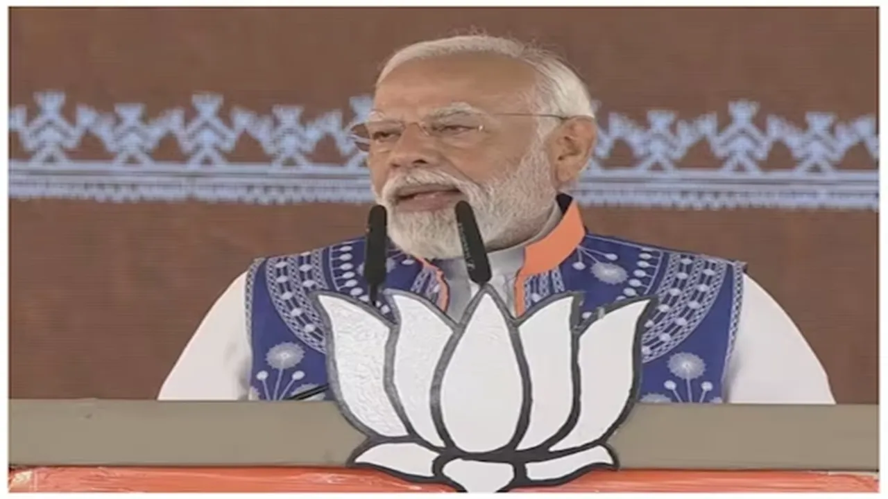 PM Modi in Jhabua"," PM Modi in Madhya Pradesh"," PM Modi asks voters to ensure polling of 370 additional votes"," PM Modi attacks congress in Madhya Pradesh",
