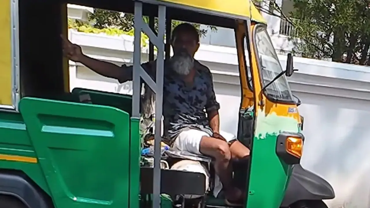 auto rickshaw driver fluent English video, auto rickshaw driver, auto rickshaw , auto rickshaw news, auto rickshaw driver news, auto driver , auto driver news, viral video, trending video, fluent English, talent"