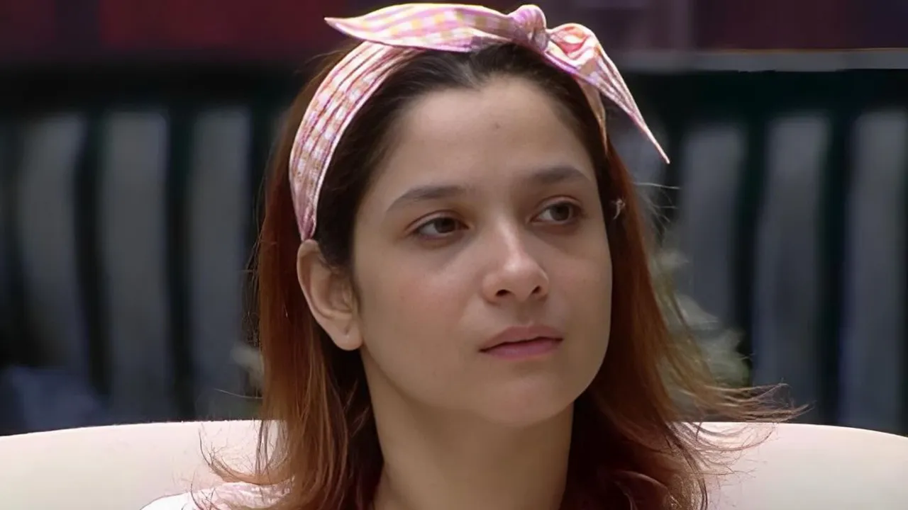 ankita lokhande local train