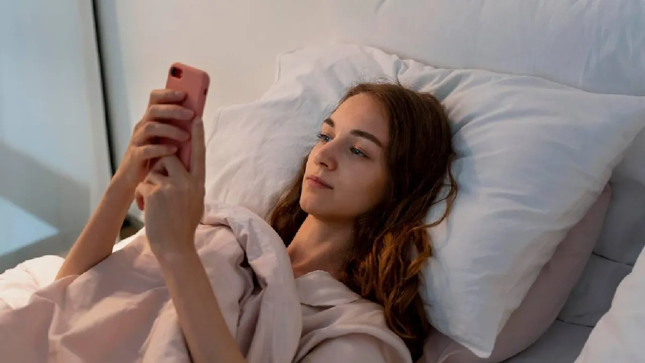 Simple Ways To Reduce Or How To Stop Using Phone Before Bed Read These Five Tricks