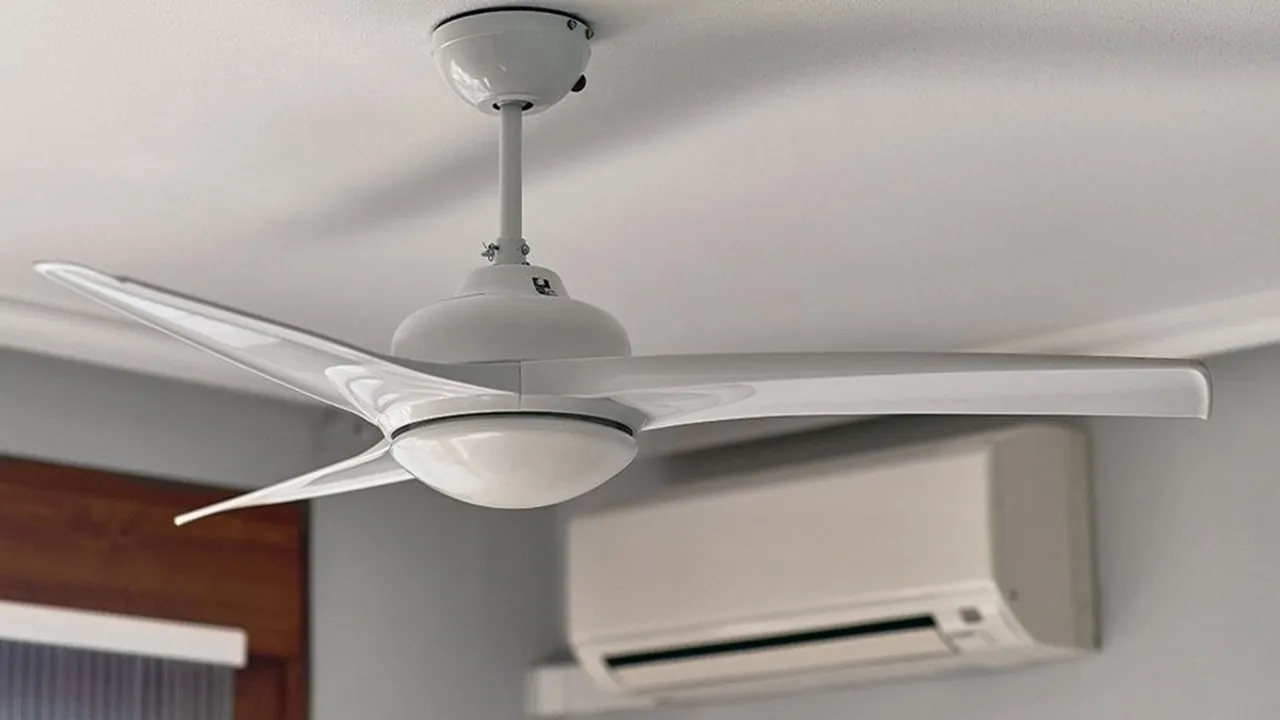 Running AC and fan together reduces electricity consumption