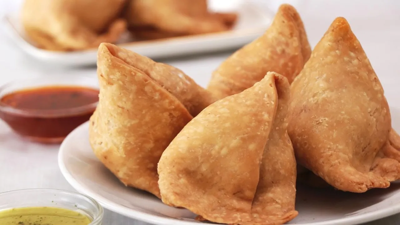 Condoms, gutka found in samosas