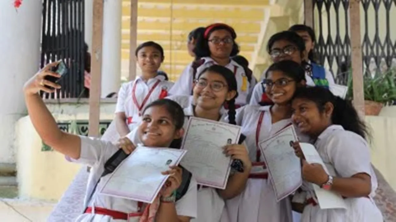 wb madhyamik result 2024 how to check west-bengal 10th result online , কবে বেরবে এবারের মাধ্যমিকের ফল? অনলাইনে পরীক্ষার্থীরা নম্বর জানবে কীভাবে?