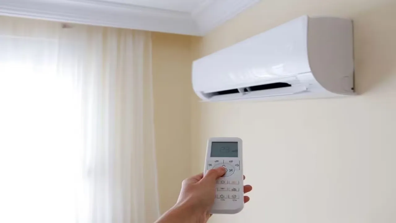 What is the difference between inverter and non-inverter AC, inverter ac, non-inverter AC, AC Machine, Air Conditioner Machine, Inverter AC vs Non-inverter AC, AC, Air Conditioner, Heat Wave, Voltas AC, Hitachi AC