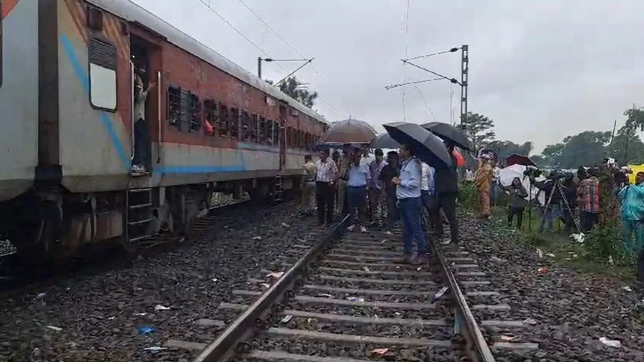 Kanchanjunga Express Train Accident Updates প্রতি মুহূর্তের আপডেটের জন্য চোখ রাখুন