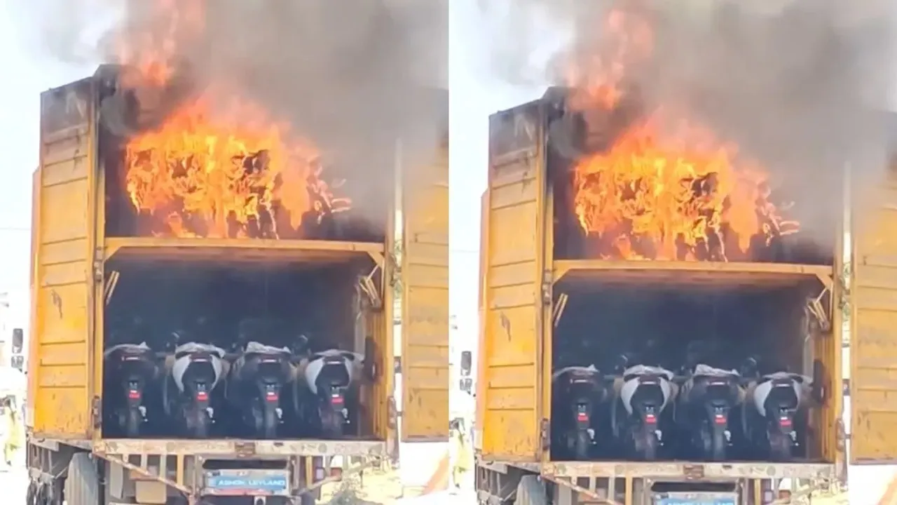 Electric scooter, Electric scooters, Electric scooters caught fire, Truck loaded with electric scooters, Truck loaded with electric scooters caught fire, Electric scooters Fire Accident, Fire caught in Electric scooters, Electric scooters in india, Top Electric Scooter 2024, Electric Scooter in India, Top Electric Scooter in india, Ather Electric Scooter, TVS Electric Scooter,