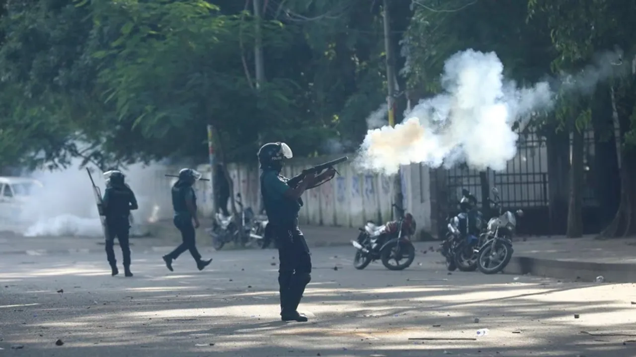 Bangladesh anti-quota protest 25 dead as students clash with police, চাকরিতে কোটা ইস্যুতে বাংলাদেশে প্রতিবাদ আন্দোলন