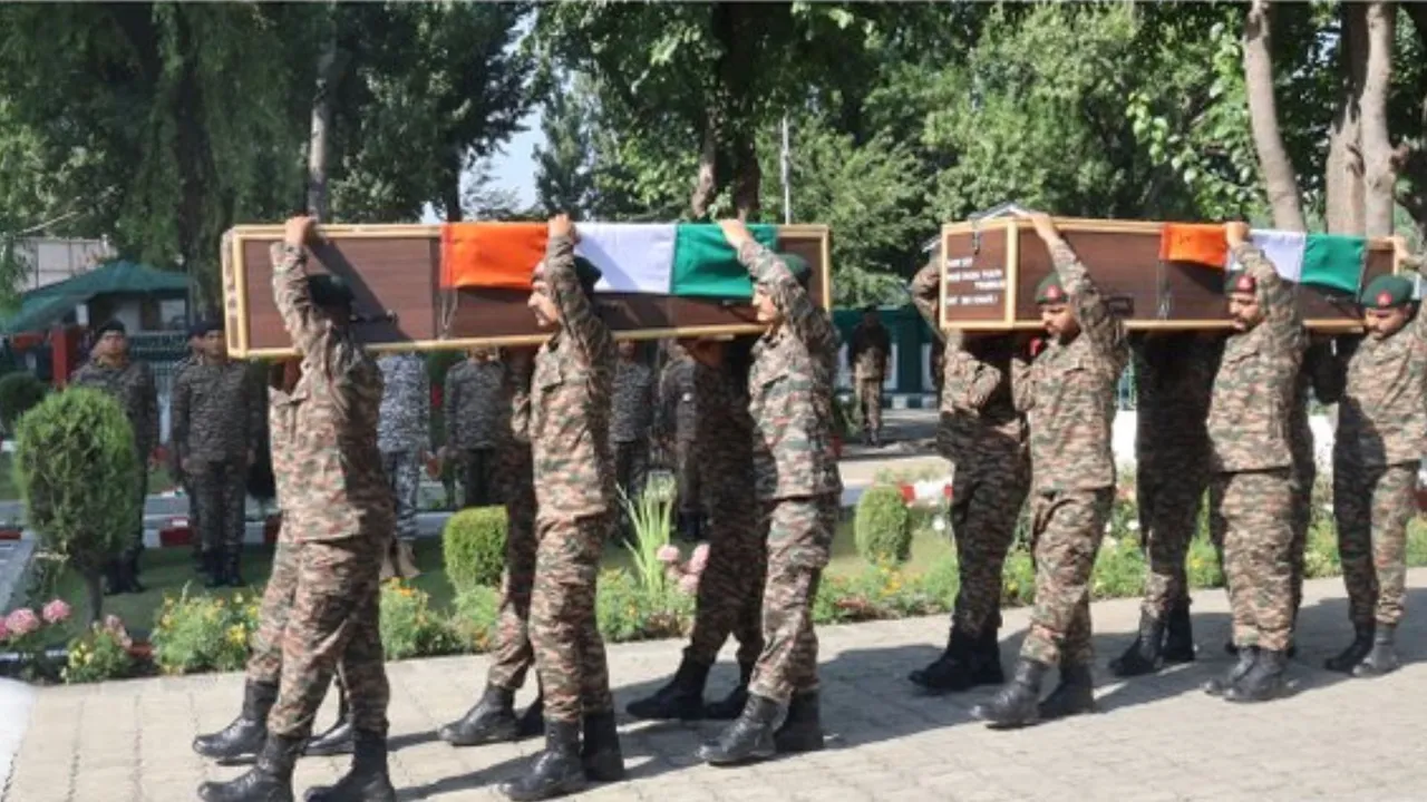 Kulgam - While two soldiers and four militants were killed Saturday, two militants were killed Sunday morning. সেনা, জঙ্গি