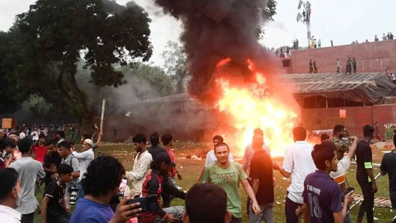 Persecution of Hindus in Bangladesh is increasing, Hindus of that country are seeking refuge in India, বাংলাদেশ হিংসা, বাংলাদেশে হিন্দুদের উপর অত্যাচার