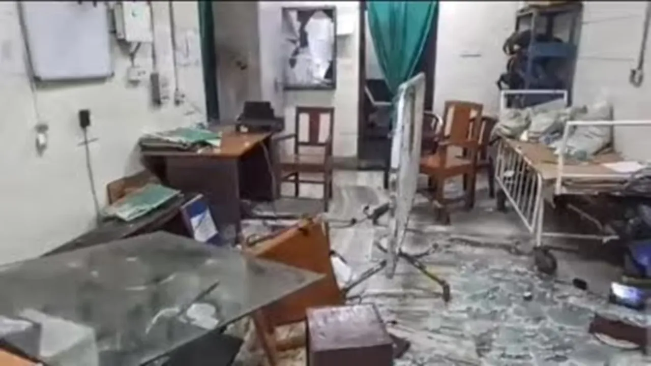 "Kolkata Police, RG Kar, RG Kar Hospital, Kolkata Police on RG Kar Attack, kolkata police number, R G KAR HOSPITAL DOCTOR’S DEATH,R G KAR HOSPITAL DOCTOR’S DEATH News,R G KAR HOSPITAL DOCTOR’S DEATH News Update,R G KAR HOSPITAL DOCTOR’S DEATH Update,R G KAR HOSPITAL DOCTOR’S DEATH Latest Update,R G KAR-এ ডাক্তারের রহস্যমৃত্যু,R G KAR-এ ডাক্তারের রহস্যমৃত্যু News,R G KAR-এ ডাক্তারের রহস্যমৃত্যু News Update,R G KAR-এ ডাক্তারের রহস্যমৃত্যু Latest News,R G KAR-এ ডাক্তারের রহস্যমৃত্যু Update,Mamata Banerjee on R G Kar Case Update, ,Bangla News, Latest Bangla News, News in Bangla, Bengali News, Latest Bengali News, News in Bengali"