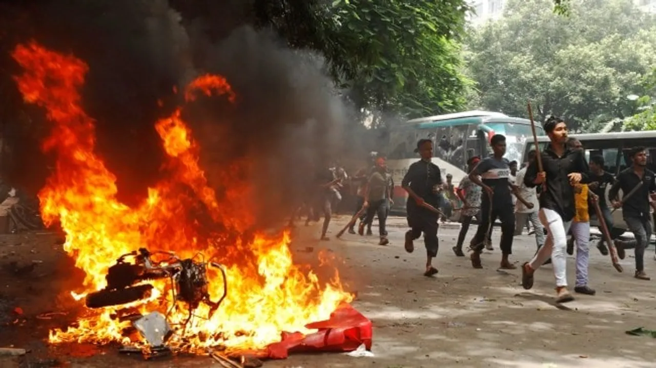 Bangladesh Protests: বাংলাদেশের পরিস্থিতি নিয়ে ভারতের মন্তব্যে আহত, কী বললেন নোবেলজয়ী ইউনুস?