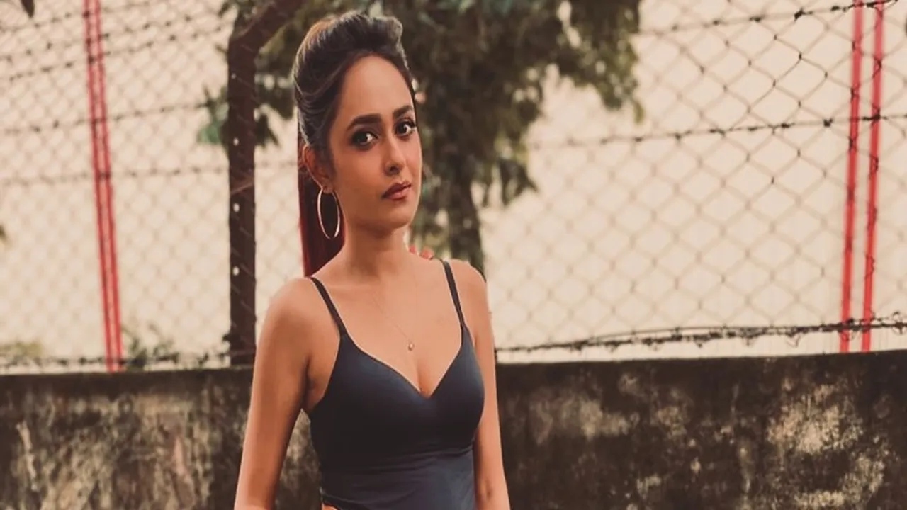 mishmee das, tollywood actress mishmee ds, mishmee das assaulted by a women, tollywood assault case, tolly news, tollywood updates, tolly actress assault, women safety in kolkata