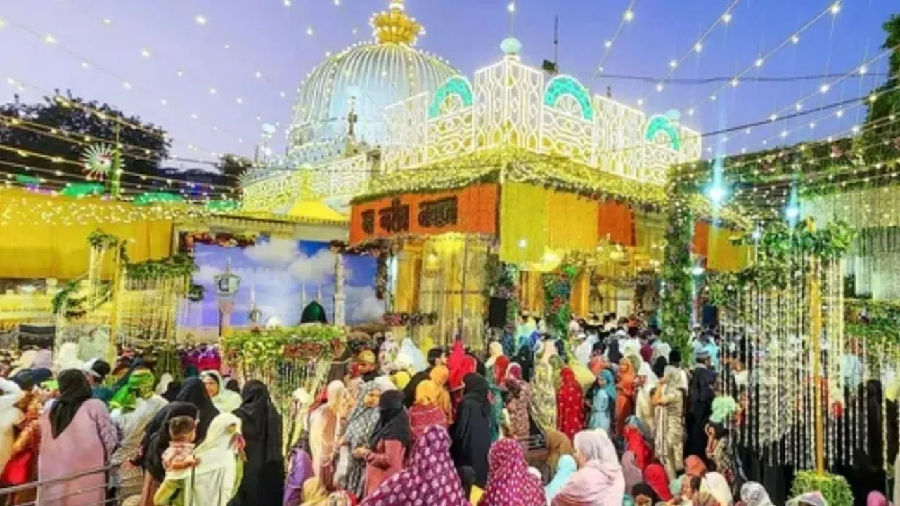 Shiv temple before Ajmer Sharif Dargah