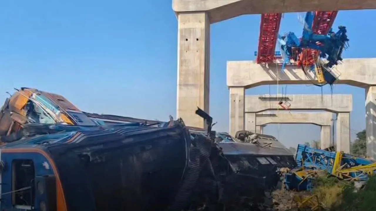 Thailand passenger train derail