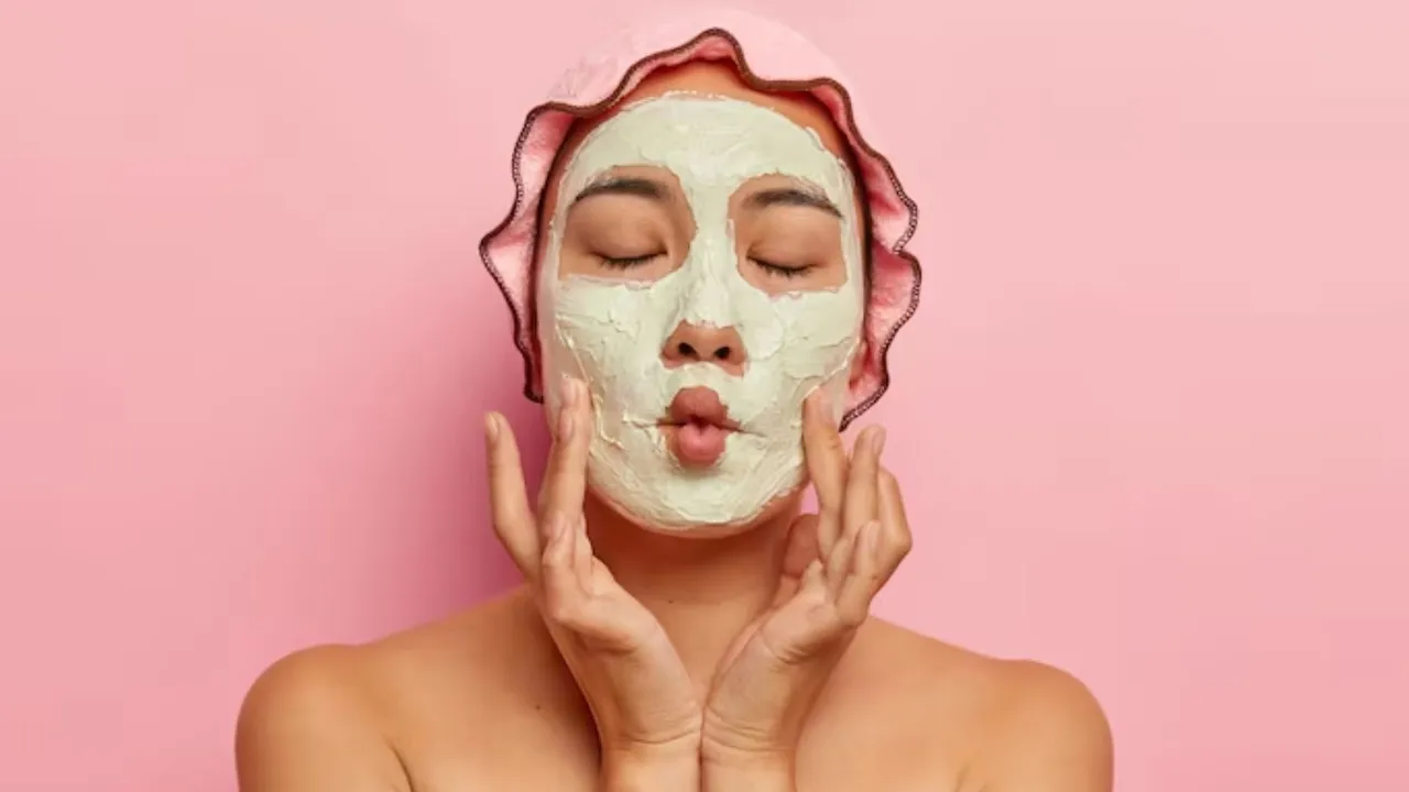 Benefits of applying aloe vera and turmeric together face pack