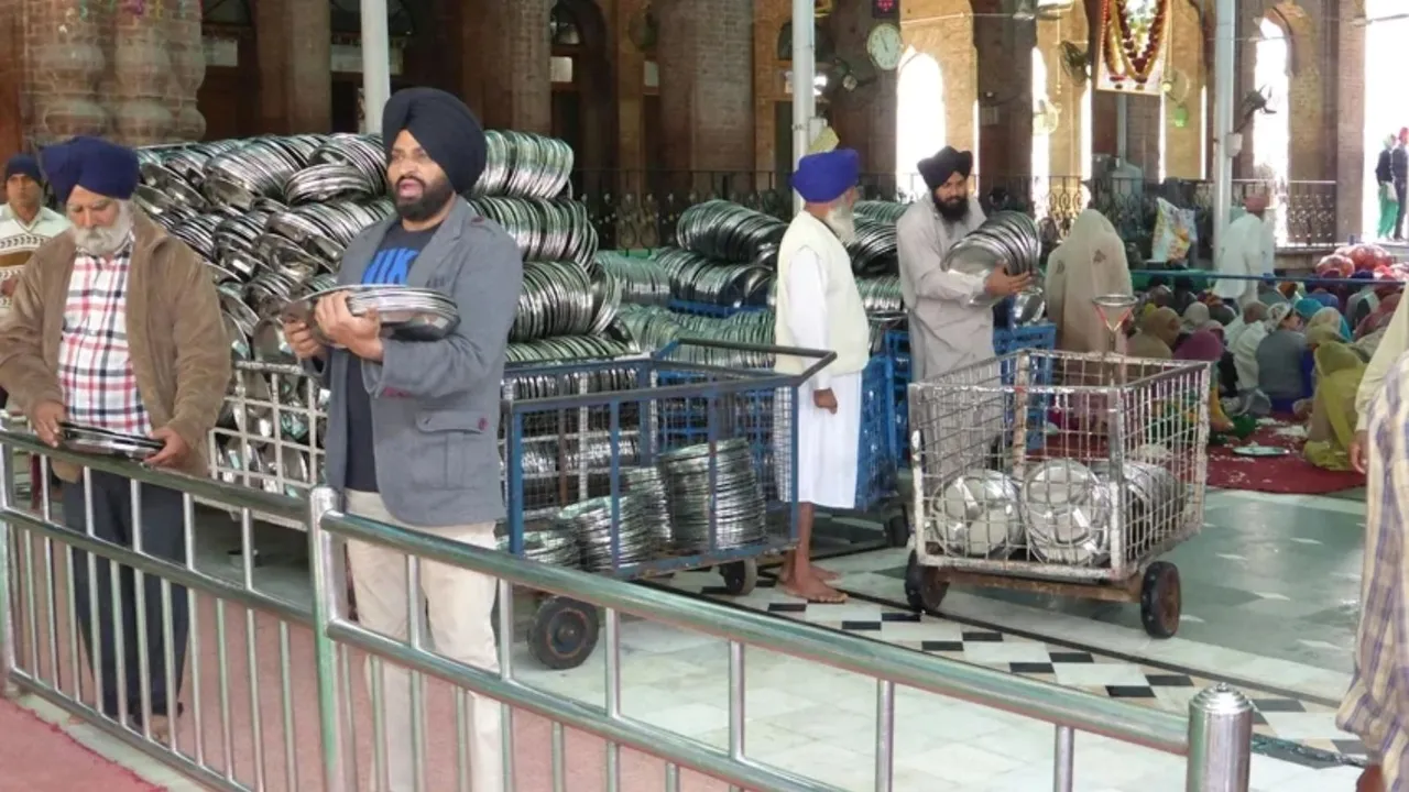 langar seva train