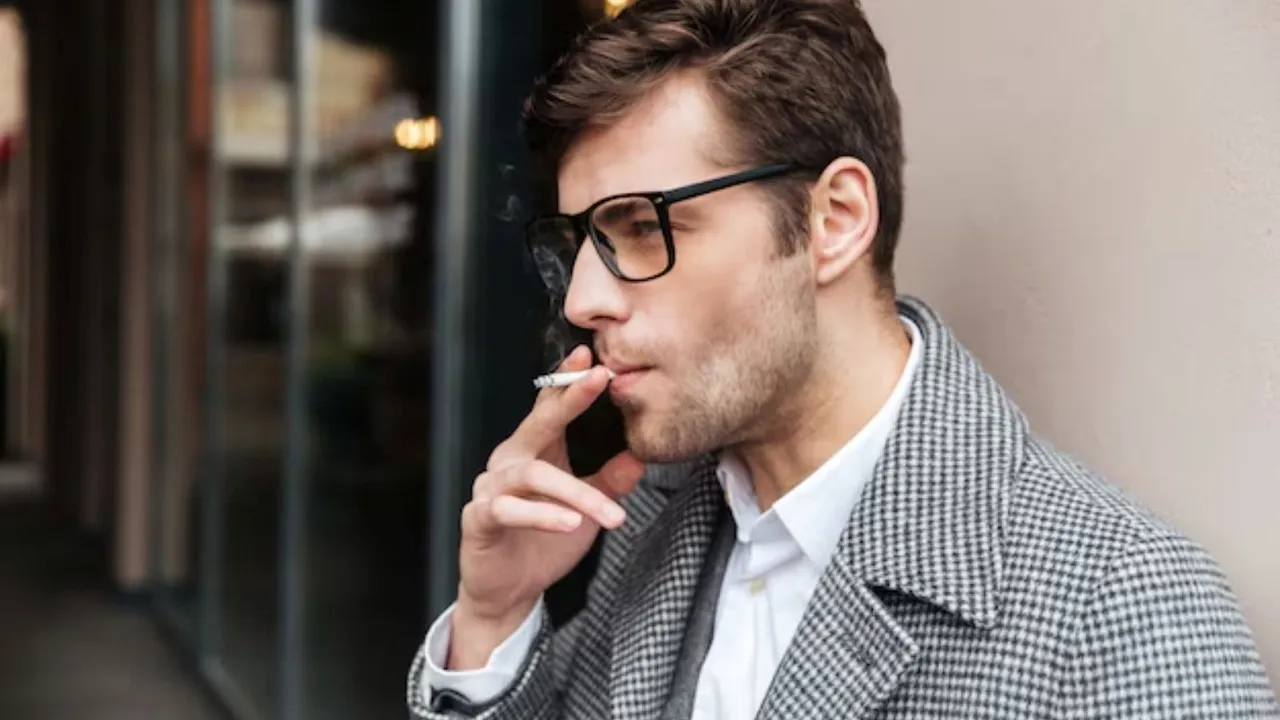 Yellow Teeth smoking