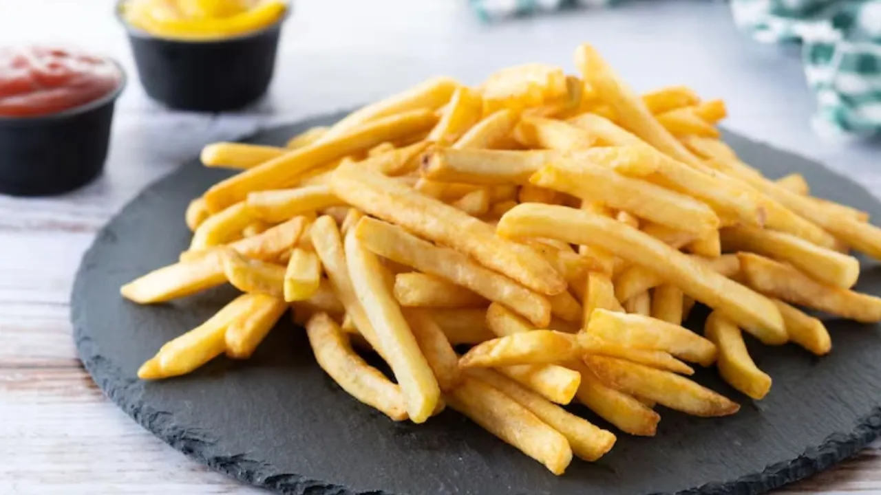 French fries health risks and weight loss impact | Nutritionist advice on eating french fries safely | ફ્રેન્ચ ફ્રાઈસ ખાવાના ગેરફાયદા અને સ્વાસ્થ્ય પર અસર | વજન ઘટાડવા માટે ફ્રેન્ચ ફ્રાઈસ ટાળવી જોઈએ કે નહીં