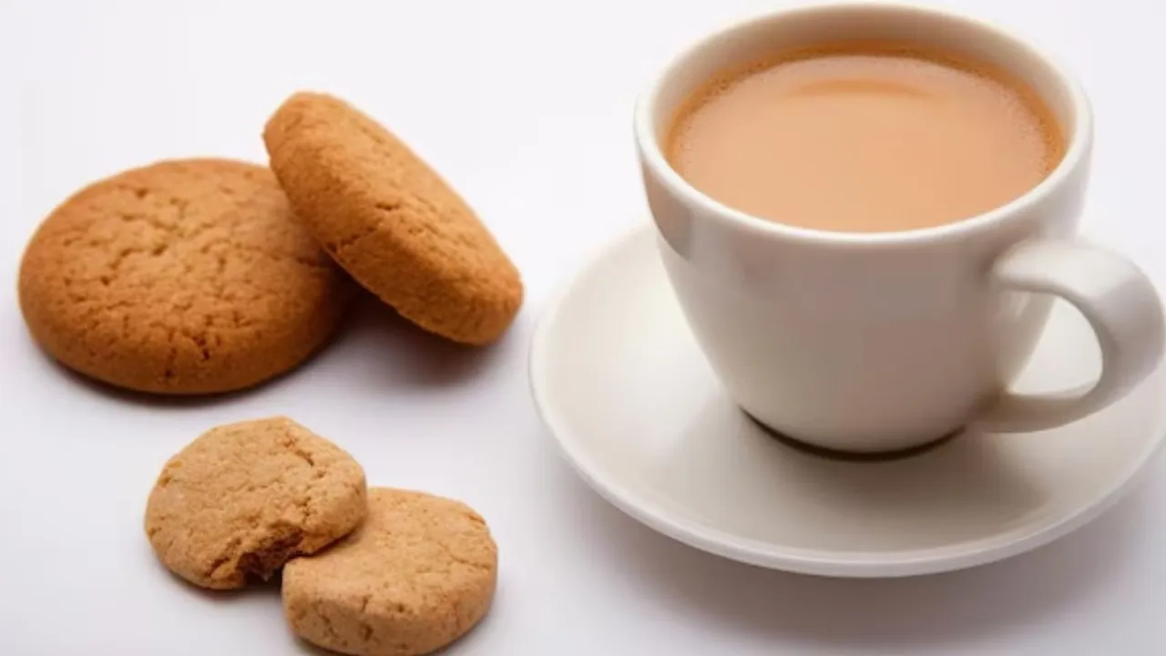 Disadvantages of eating biscuits with tea on an empty stomach