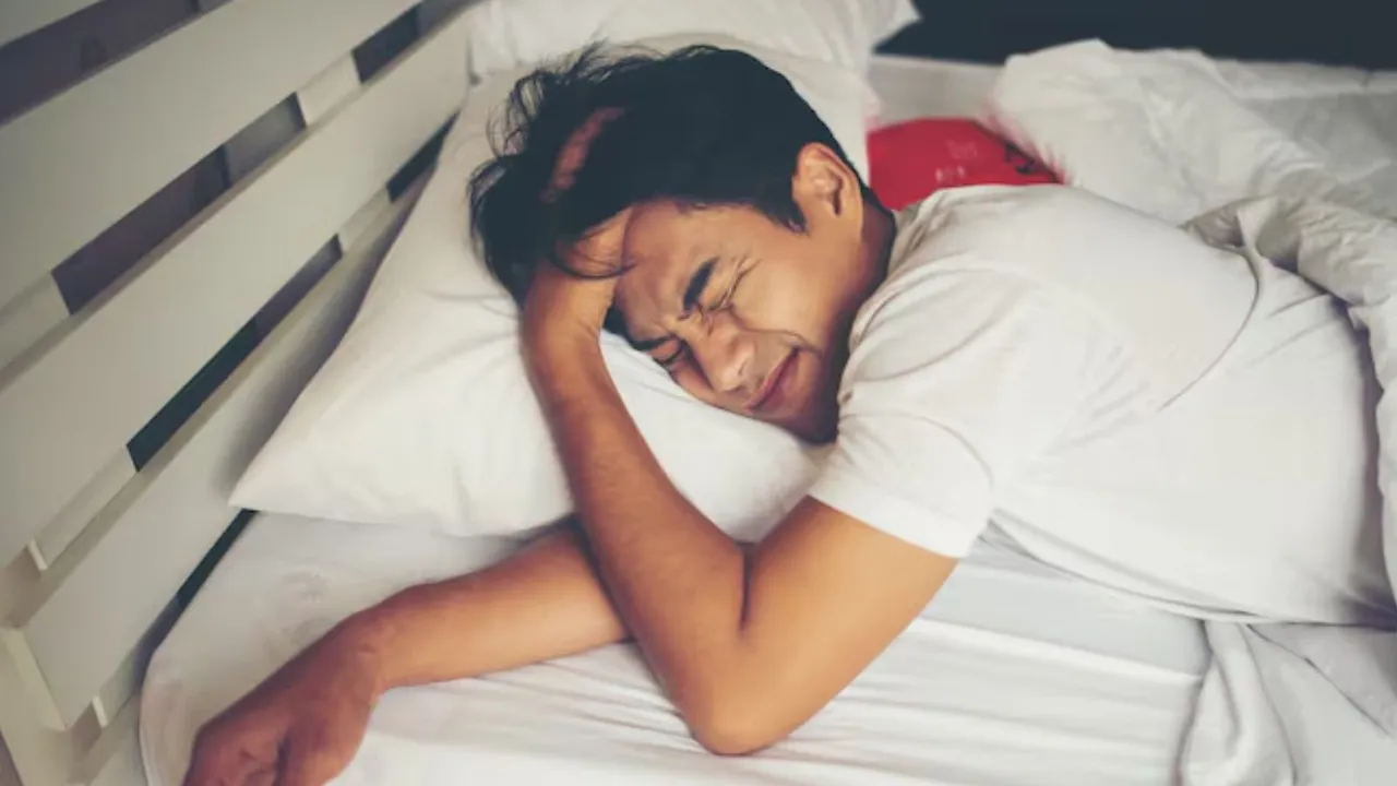 What happens to the brain if you sleep only 6 hours a day