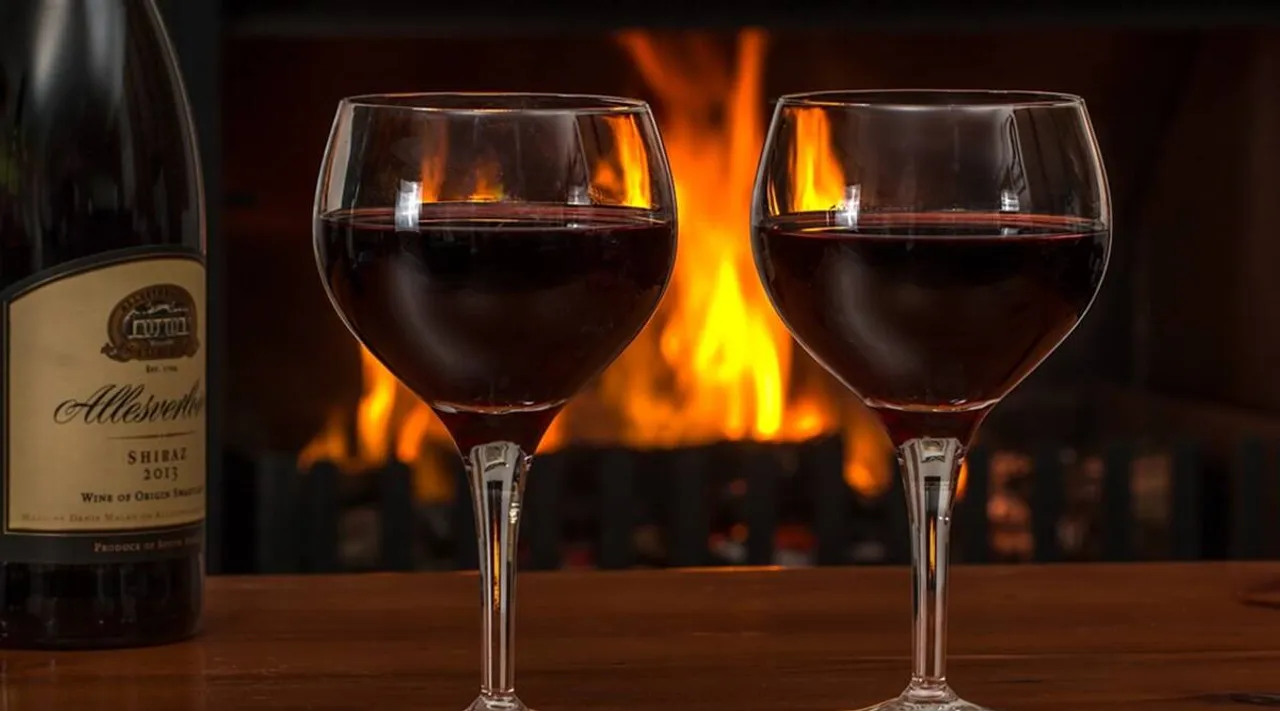 Alcohol consumption has been linked to at least seven types of cancer, including bowel and breast cancer. (Photo source: Pixabay)