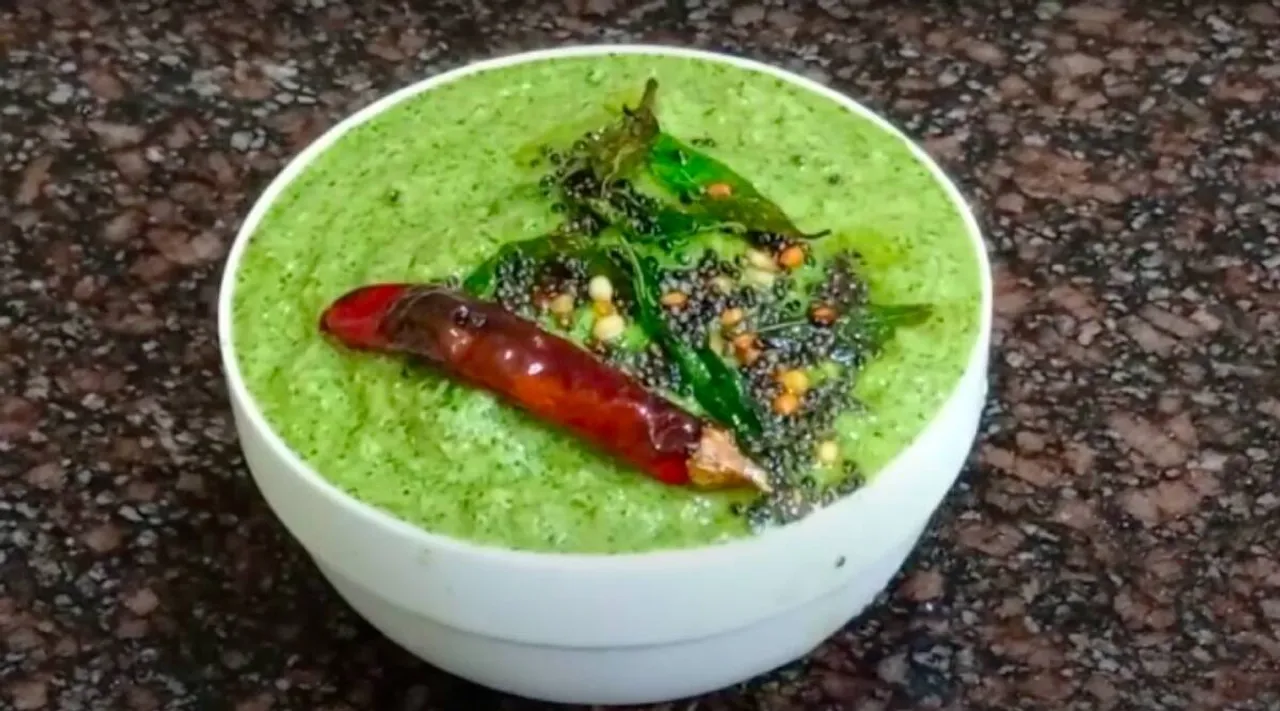 Mint chutney is a healthy alternative to ketchups.