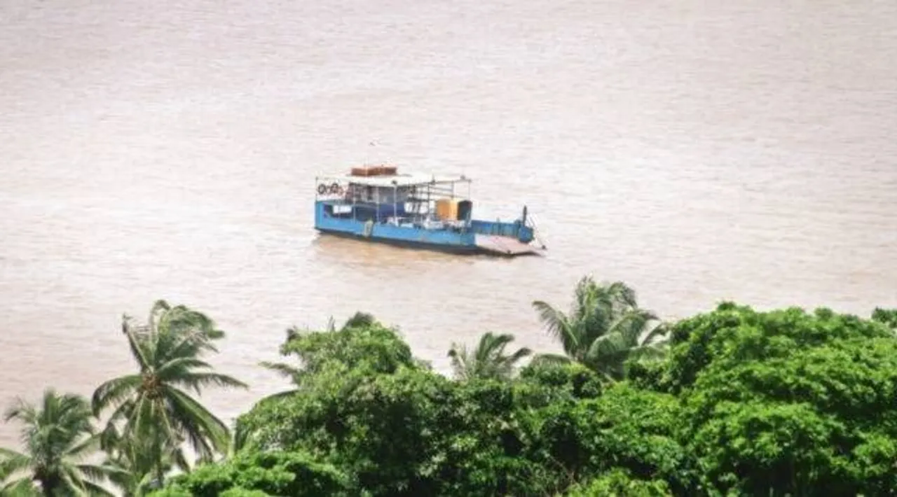 West Bengal’s South 24 Parganas has been ranked as the top district having the highest (3.55 lakh) number of waterbodies across the country. In addition to West Bengal, six other states have over one lakh waterbodies, while four states and UTs account for less than 1,000 waterbodies each (see box).