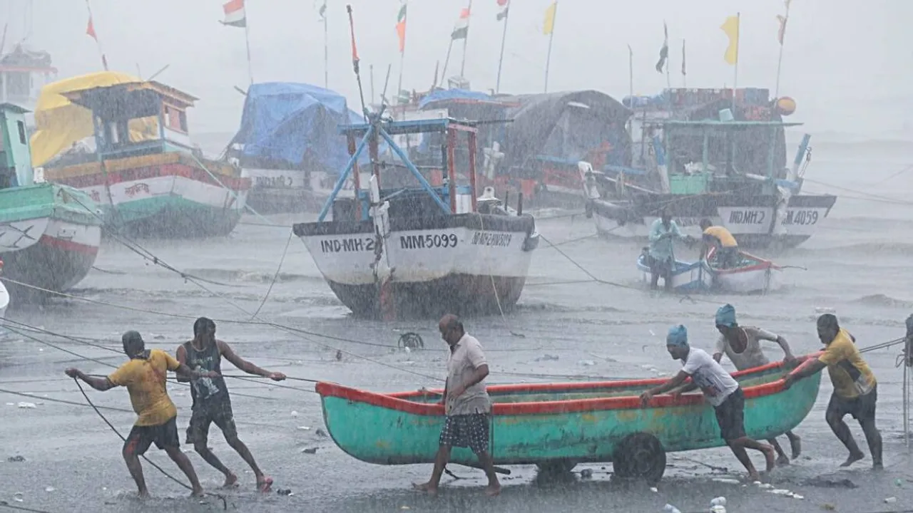 Arabian sea Cyclone Gujarat Weather