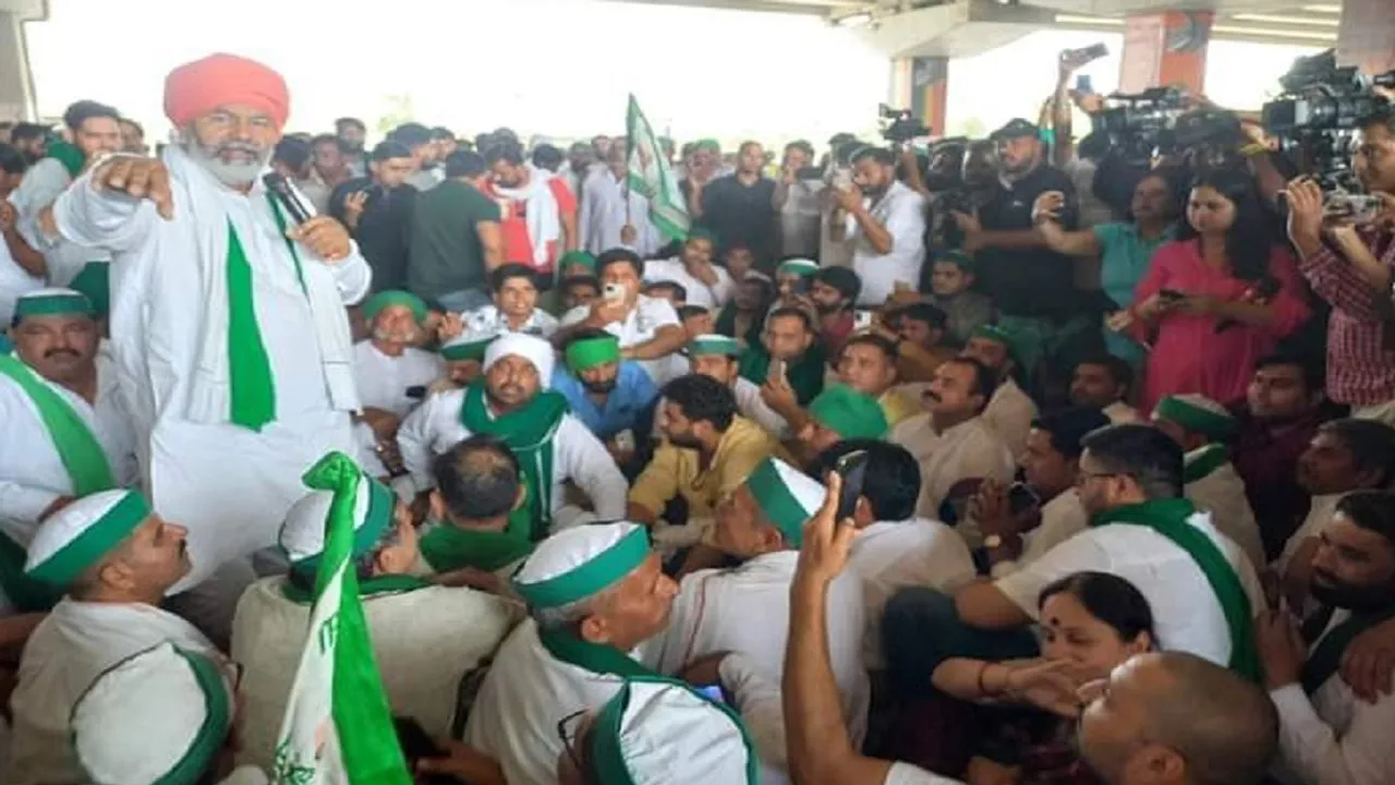 Wrestlers Protest Rakesh Tikait