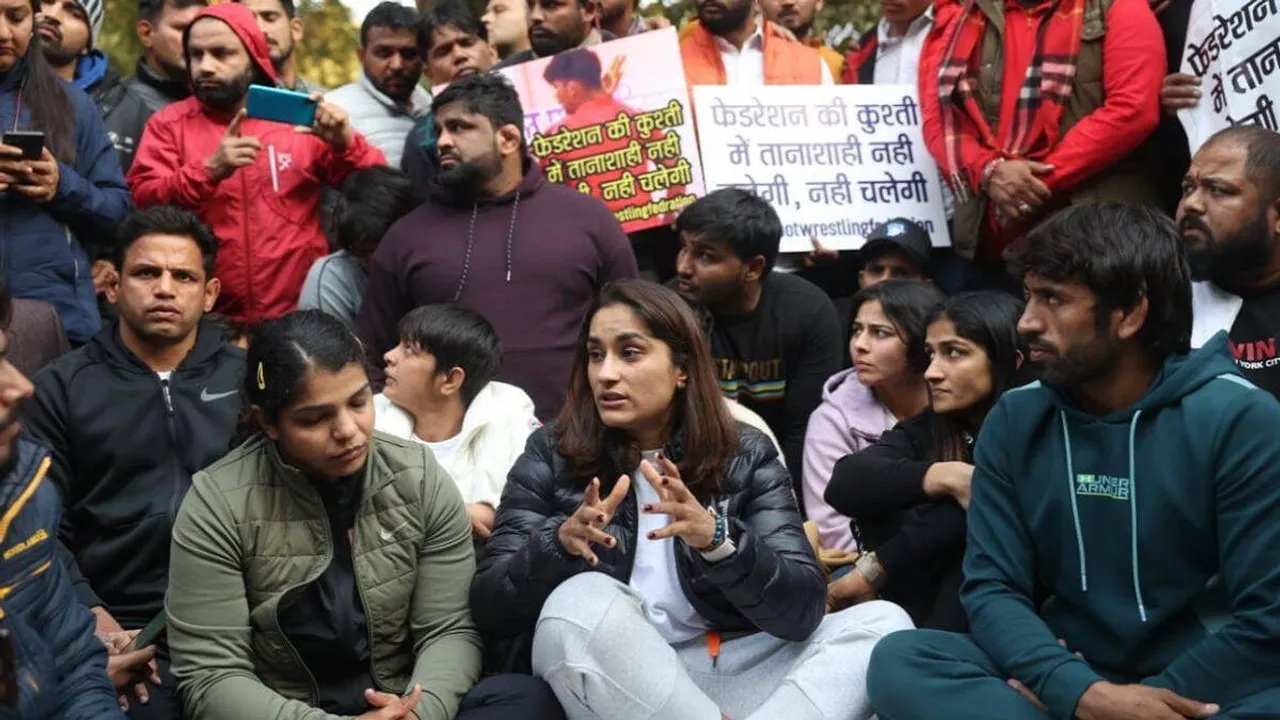 wrestlers protest, vinesh phogat