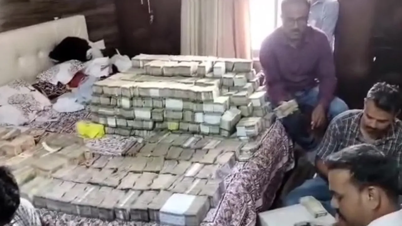 bookie house raid | Maharashtra