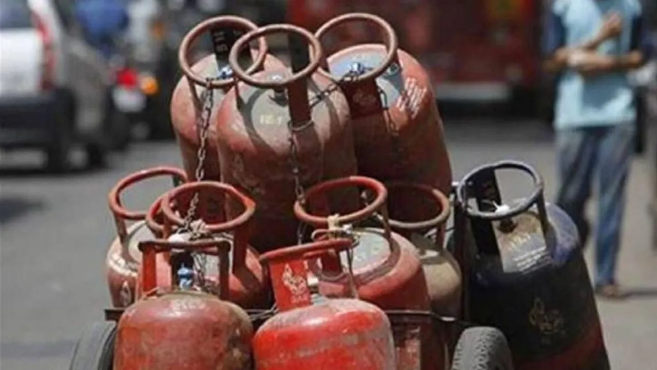 Lpg Gas Cylinder price Reduction ahmedabad
