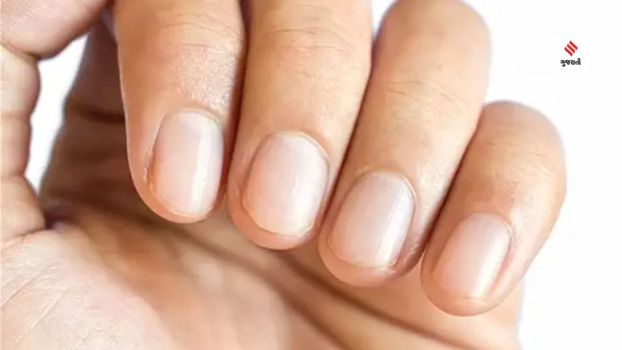 Fingernails (unsplash)