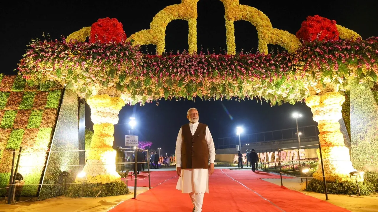 pm modi flower show | pm modi | flower show