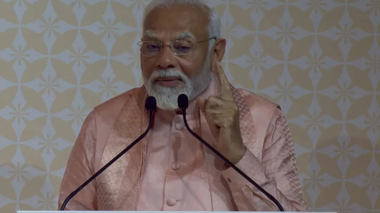 PM મોદીએ કલ્કી ધામ મંદિરનો કર્યો શિલાન્યાસ, જાહેર સભા સંબોધશે