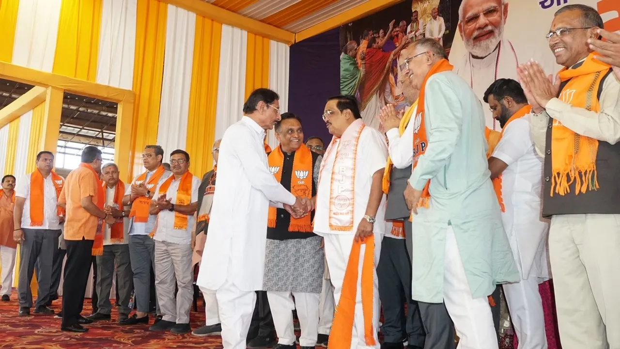 Niranjan Patel joins BJP CR Patil