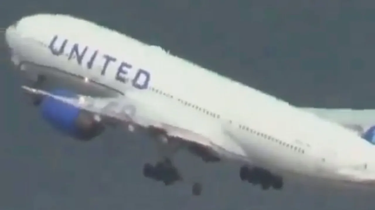 United Airlines flight, international